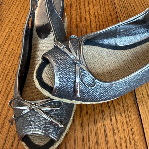 Lauren Ralph Lauren Silver Metallic Slide-On Slingback Wedges Bow - Picture 6 of 14